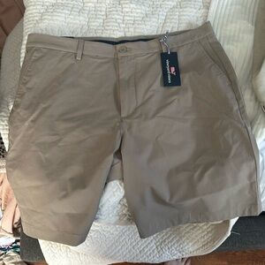 Khaki Vineyard Vines Men’s performance on-the -go shorts. Never been worn. W 38